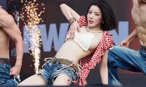 'Nữ thần waterbomb' Kwon Eun Bi nói về bộ đồ táo bạo gây tranh cãi