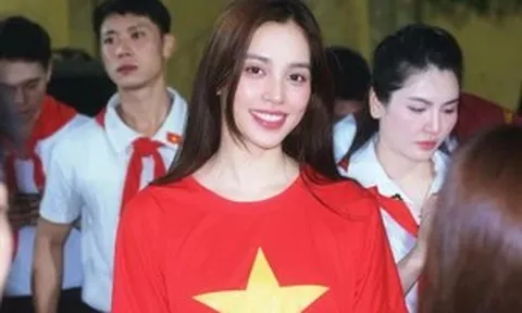 Tiểu Vy cùng Bảo Ngọc vinh dự tham gia diễu hành tại Quảng trường Ba Đình