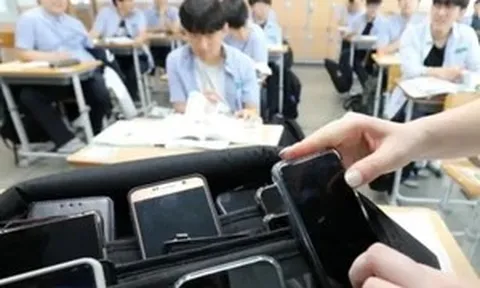 Hàn Quốc cấm smartphone trong giờ học