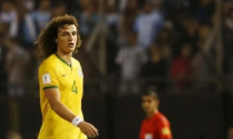 David Luiz bị tố dọa giết phụ nữ