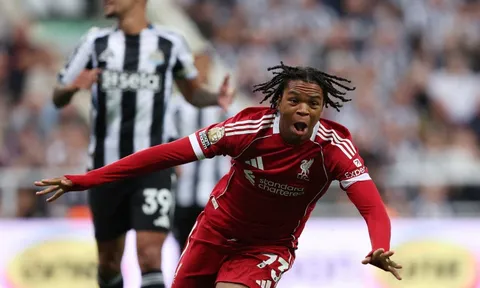 Mức lương khó tin của thần đồng Liverpool