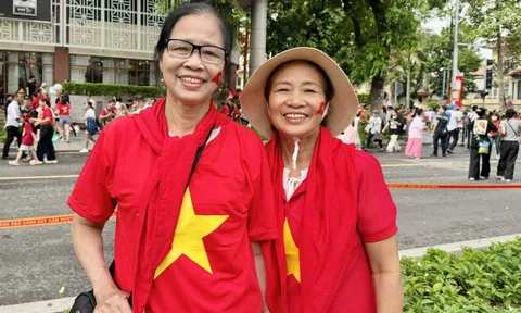 Người dân rưng rưng xúc động khi xem Lễ Tổng duyệt diễu binh, diễu hành kỷ niệm 80 năm Quốc khánh 2/9