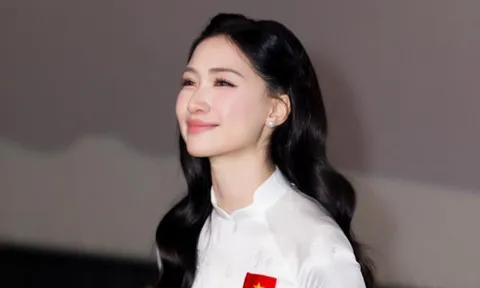 Clip chưa từng được công bố của Hòa Minzy gây xúc động mạnh