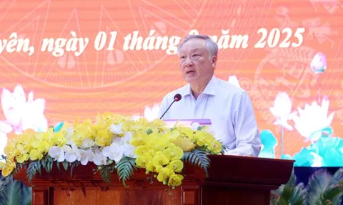 Phó Thủ tướng Thường trực Chính phủ Nguyễn Hòa Bình dự Lễ công bố Quyết định đặc xá tại Trại giam Phú Sơn 4