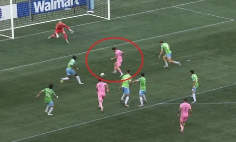 Messi gây ngỡ ngàng