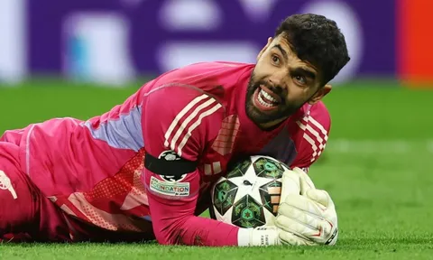 David Raya tìm được ‘vật tế thần’ sau khi thua Liverpool