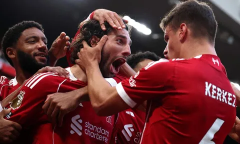 Liverpool chọn cách ‘điên rồ’ để bảo vệ ngôi vương