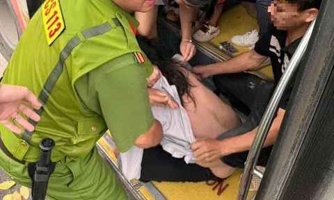 Kịp thời ngăn chặn người phụ nữ nghi trộm cắp trên xe buýt