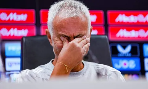 Fenerbahce phản bội Mourinho?