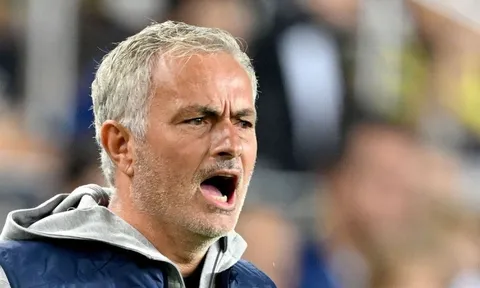 Mourinho biến thất bại thành tiền