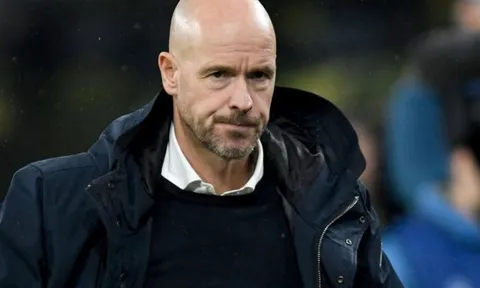 Ten Hag bị vạch trần