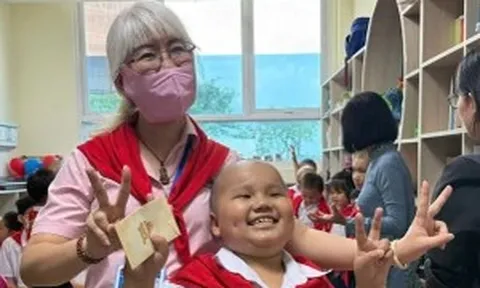 Nụ cười hạnh phúc ngày khai giảng ở lớp học mang tên Hoa Hướng Dương