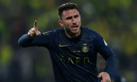 Al-Nassr 'trả đũa' Laporte