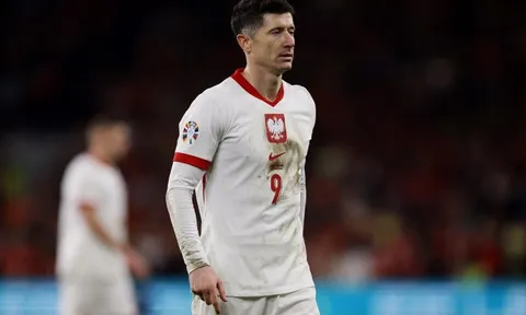 Lewandowski mất hút trong ngày Ba Lan cầm hòa Hà Lan