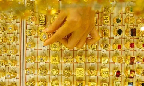 Giá vàng lập đỉnh liên tục, có nên mua vào để chớp cơ hội lấy lời?