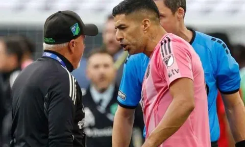 Suarez bị cấm thi đấu 6 trận sau hành vi nhổ nước bọt