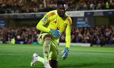 Ferdinand hả hê khi Onana bị tống khứ