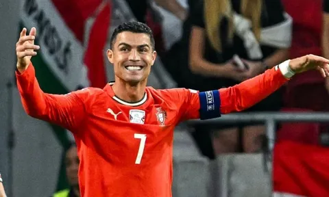 Ronaldo làm nên lịch sử