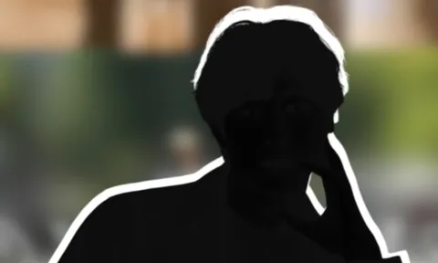 Nam diễn viên nổi tiếng bị lộ ảnh hẹn hò, nghi có quan hệ tay ba