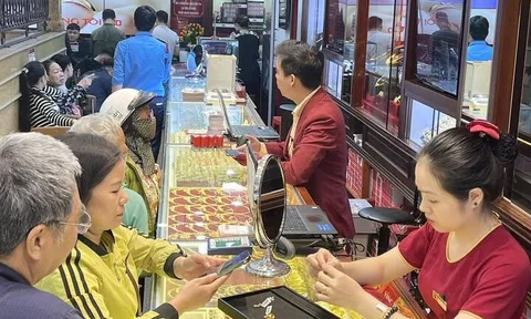 Người mua vàng miếng lỗ nặng sau một tuần