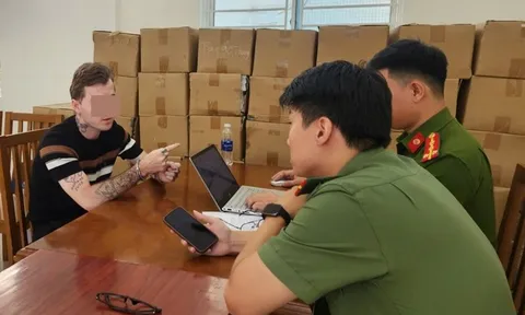 Rút súng "dằn mặt" đối thủ trong quán bar, người đàn ông ngoại quốc bị tạm giữ