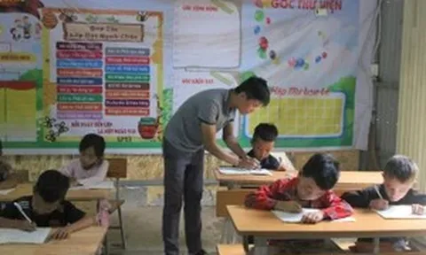 Nâng cao năng lực cán bộ giáo dục cấp xã: 'Vừa chạy vừa xếp hàng'