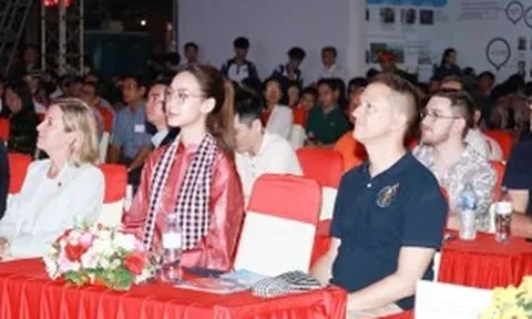 Hoa hậu Bảo Ngọc gây ấn tượng mạnh tại chương trình giao lưu hữu nghị Việt Mỹ