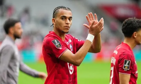 Em trai Mbappe gây sốt