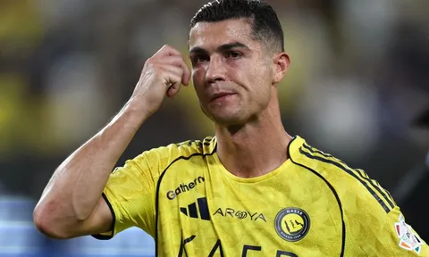 Ronaldo bực tức