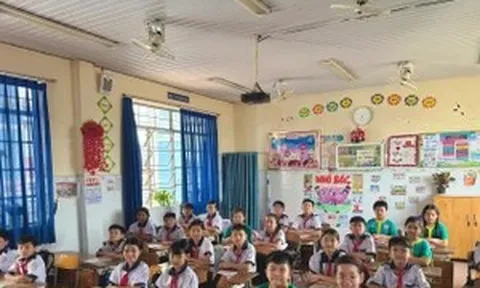 Phụ huynh hào hứng đón chờ bộ sách giáo khoa miễn phí