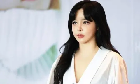 Park Bom (2NE1) lại khiến fan hâm mộ lo lắng