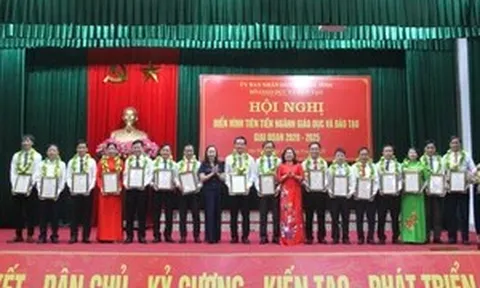 Ngành Giáo dục Hà Tĩnh vinh danh 155 điển hình tiên tiến