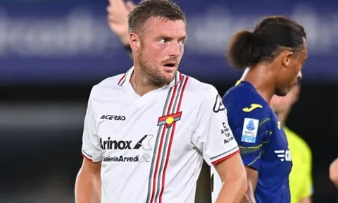 Vardy làm đội bóng mới đau đầu