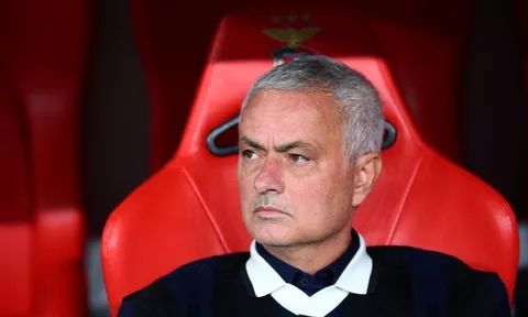 Mourinho cảnh báo, nhưng Amorim không nghe