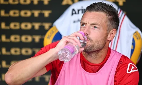Vardy tạo cơn sốt