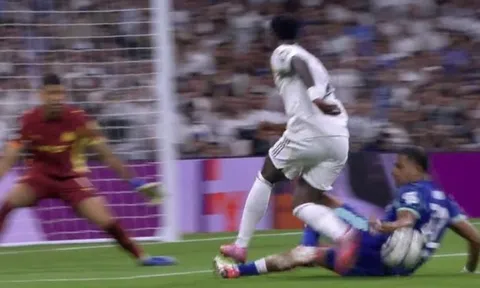 Quả penalty dành cho Real bị coi là scandal