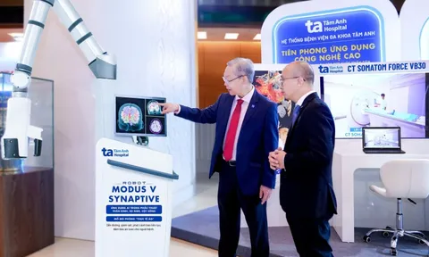 Các "siêu" Robot AI được giới thiệu tại triển lãm thành tựu y tế nổi bật ở Nhà Quốc hội
