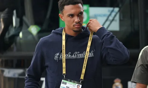 Giấc mơ của Trent Alexander-Arnold vỡ vụn sau 4 phút