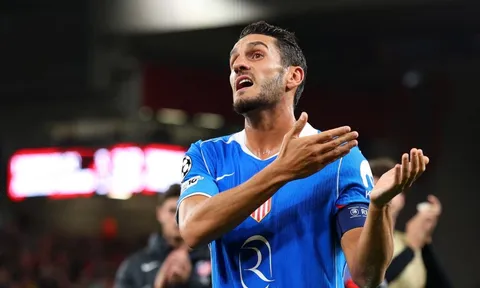 Hàng thủ lệch nhịp khiến Atletico sụp đổ