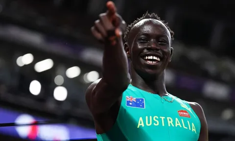 Tài năng 17 tuổi khiến Usain Bolt ngỡ ngàng