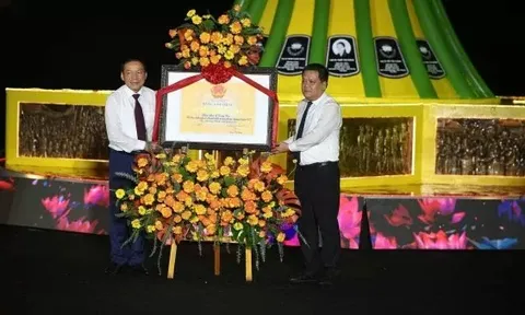 'Lời tri ân - Dòng sông hoa lửa' Đêm nghệ thuật tái hiện huyền thoại bến phà Long Đại