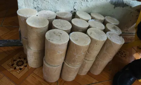 Khởi tố chủ cơ sở sử dụng chất cấm để sản xuất giò chả, xúc xích