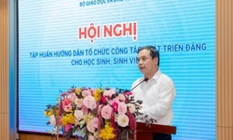 Tập huấn hướng dẫn công tác phát triển Đảng cho học sinh, sinh viên