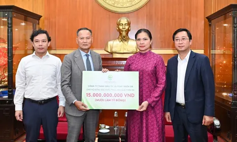 Nhà sáng lập Ecopark ủng hộ đồng bào chịu hậu quả của thiên tai 15 tỷ đồng