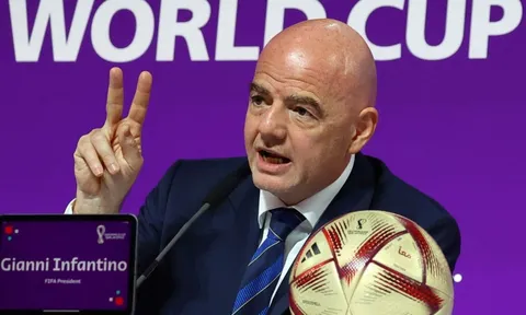 Cơn 'hứng' mới của Infantino - World Cup sẽ rời mùa hè?