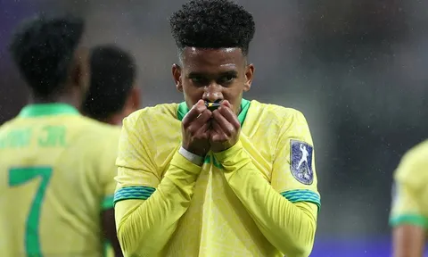 Tình cảnh trái ngược của hai thần đồng bóng đá Brazil