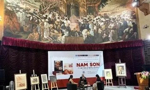 Chiêm ngưỡng tác phẩm của họa sư Nam Sơn