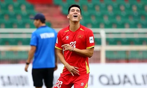 Tiến Linh tươi rói sau nhiệm vụ từ thầy Kim