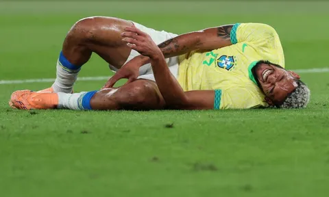 Tuyển Brazil tự huỷ