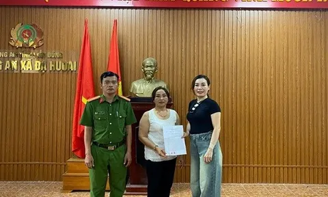 Người phụ nữ ở Lâm Đồng bất ngờ được một tài khoản ngân hàng tại Agribank chuyển 100 triệu đồng
